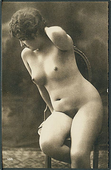 Erotisk postkort. Kvinde posere i stol. Nytryk Stampa PR 82. 