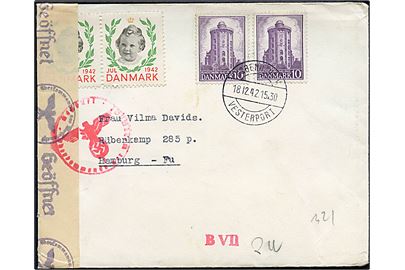 10 øre Rundetårn (2) og Julemærke 1942 på brev annulleret med brotype IId København V. Vesterport d. 18.12.1942 til Hamburg, Tyskland. Åbnet af tysk censur i Hamburg.