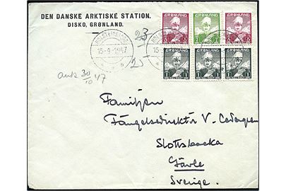 1 øre (3), 5 øre (2) og 7 øre Chr. X på fortrykt kuvert fra Den danske Arktiske Station, Disko, Grønland stemplet Holsteinsborg d. 15.9.1947 til Gävle. Sendt fra Poul Gelting, leder af den arktiske station i årene 1946-1953.