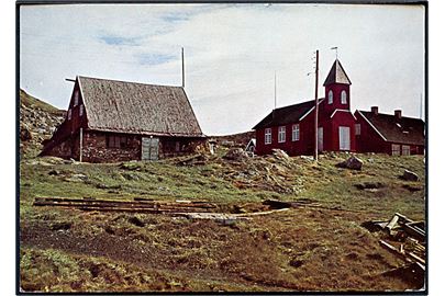 Grønland. Upernavik. Den gamle Kirke og Grønlandsk Handels tidligere butik. KGH no. 62. Trykt af Grønlund. Uden tiltryk. 