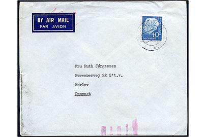 40 pfg. Heuss på brev fra sømand ombord på M/S Falstria i Hamburg d. 8.6.1958 til Herlev, Danmark. Røde ombæringskontrolstreger.