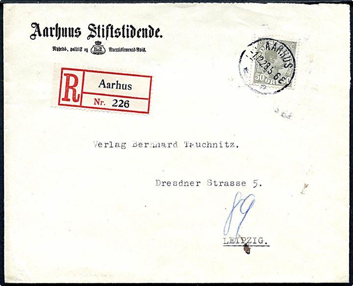 50 øre Chr. X single på anbefalet brev fra Aarhus Stiftstidende stemplet Aarhus d. 1.12.1928 til Leipzig, Tyskland.