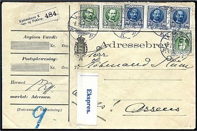 5 øre (3) og 20 øre (3) Fr. VIII på 75 øre frankeret adressekort for ekspres-pakke fra Kjøbenhavn 6.8.1910 til Assens. Tidlig blå ekspres-etiket. Lodret fold.
