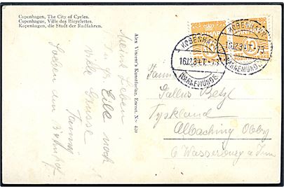 10 øre Bølgelinie i parstykke på brevkort (Cyklister i København) annulleret med bureaustempel København - Warnemünde T.73 d. 16.12.1934 til Albaching, Tyskland.