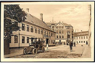 Frederikshavn. Havnegade med Hotel Dania. Automobil parkeret foran. Stenders no. 23364. 