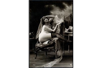 Erotisk postkort. Nøgen kvinde iført blonder. Nytryk Stampa PR no. 88.   