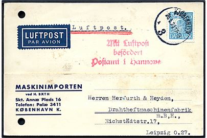 25 øre Karavel single på luftpost brevkort fra Kjøbenhavn 3 d. 26.5.1933 til Leipzig, Tyskland. Tysk luftpoststempel: Mit Luftpost befördert Postamt 1 Hannover. 2 arkivhuller.