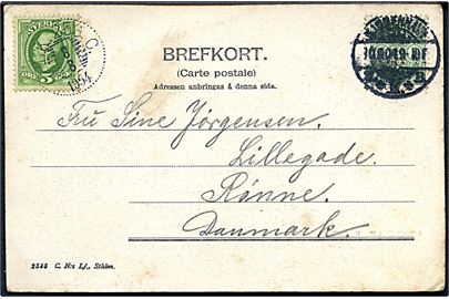 Dansk 5 øre Våben annulleret Kjøbenhavn d. 10.8.1904 og svensk 5 öre Oscar II annulleret med bureaustempel PLK 258C (= Bollnäs - Orsa) d. 8.8.1904 på blandingsfrankeret brevkort (Stockholm Slot med dampskibe) til Rønne, Bornholm.