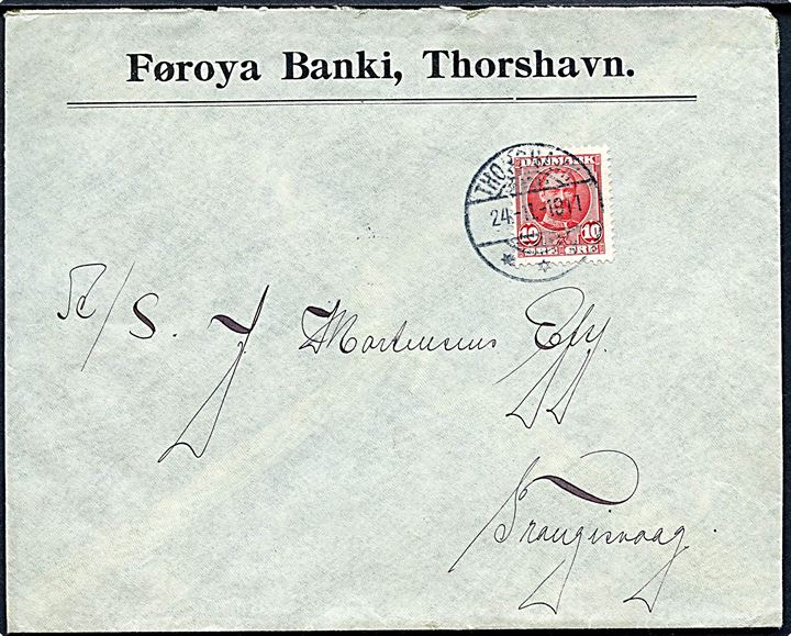 10 øre Fr. VIII på fortrykt kuvert fra Føroya Banki annulleret med brotype Ig Thorshavn d. 24.11.1911 til Trangisvaag. På bagsiden ank.stemplet med brotype Ig Trangisvaag d. 25.11.1911.