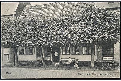 Køge. Gammelt Hus paa Torvet med Fransk Farveri. Stenders no. 7409. 