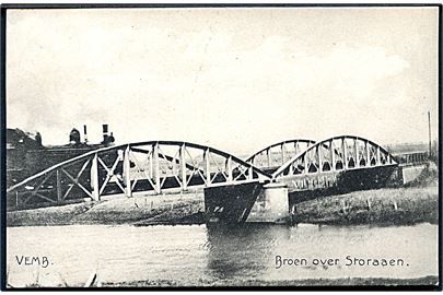 Vemb. Broen over Storaaen med Lokomotiv. M. Høegsberg no. 14483. 