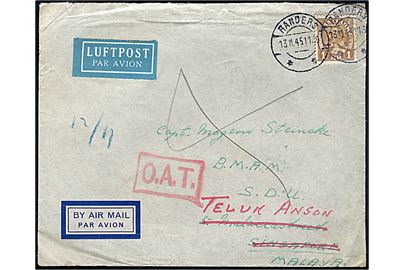 1 kr. Chr. X single på luftpostbrev fra Randers d. 13.11.1945 til dansk officer i Singapore, Malaya - eftersendt til Teluk Anson. Rødt luftpost stempel O.A.T. (Onward Air Transmission) fra London.