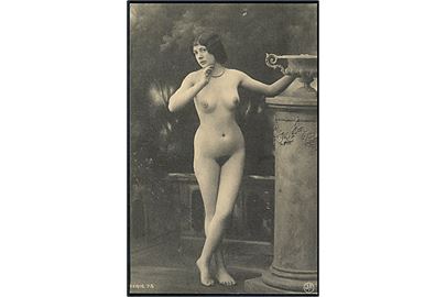 Erotisk postkort. Nøgen kvinde posere. Nytryk. Serie 75.  