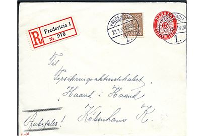 15 øre helsagskuvert (fabr. 51-R) opfrankeret med 25 øre Karavel sendt anbefalet og annulleret med brotype Vc Fredericia 1. sn1 d. 21.1.1936 til København.