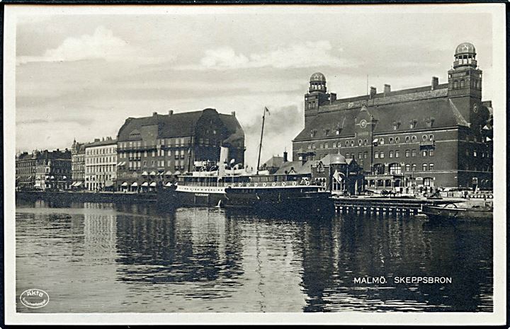 Dansk 5 øre Chr. X 60 år og svensk 5 öre Løve (3) på brevkort (Havnen i Malmö med færgen Hälsingborg) annulleret med sejlende bureaustempel Trälleborg - Sassnitz * 142 C* d. 30.5.1931 til Düsseldorf, Tyskland.