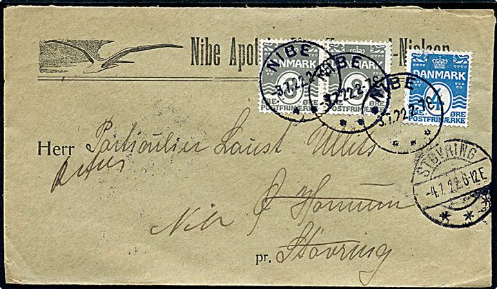 4 øre og 8 øre (par) Bølgelinie på fortrykt kuvert fra Nibe Apotek stemplet Nibe d. 3.7.1922 til Ø. Hornum pr. Støvring. Returneret med påskrift: Adr. død.