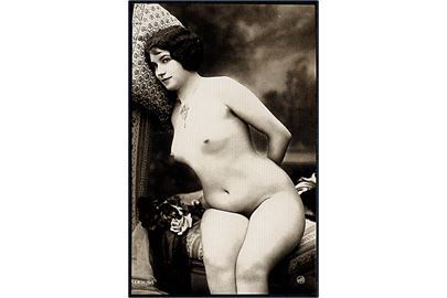Erotisk postkort. Kvinde med pude. Nytryk Stampa PR no. 66.   