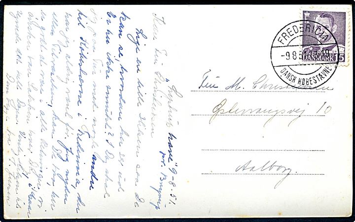 15 øre Fr. IX på brevkort (Lystrupminde pr. Bryrup) annulleret med brotype IIc særstempel Fredericia Dansk Købestævne d. 9.8.1951 til Aalborg.