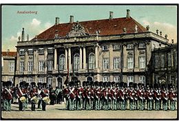 København. Amalienborg Slot med vagtparaden. C. St. no. 67641. 