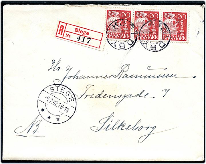 20 øre Karavel i vandret 3-stribe på anbefalet brev annulleret med udslebet stjernestempel KJELDBY og sidestemplet Stege d. 5.2.1942 til Silkeborg.