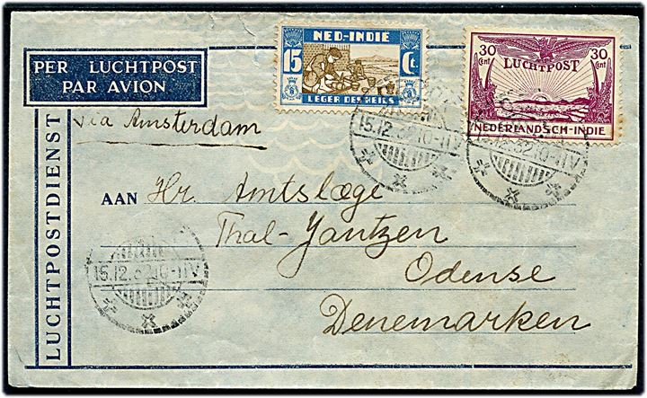 15 c. Leger des Heils og 30 c. Luftpost på luftpostbrev fra Depok d. 15.12.1932 til Odense, Danmark. Påskrevet via Amsterdam.