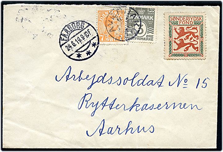3 øre Bølgelinie, 7 øre Chr. X og Sønderjydsk Fond mærkat på brev annulleret med stjernestempel AVERNAKØ og sidestemplet Faaborg d. 24.6.1919 til arbejdssoldat no. 15 ved Rytterkasernen i Aarhus.