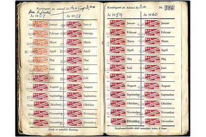 Medlemsbog fra De forenede Snedkeres Hjælpekasse af 1899 med kontingentmærker fra 1947-1962
