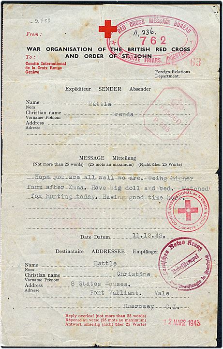 Britisk Røde Kors formular brev fra England d. 11.12.1942 til tysk besat Guernsey, Channel Islands - på bagsiden svar dateret d. 21.5.1943. Flere censurstempler og Røde Kors stempler fra England, Schweiz, Frankrig og Kanaløerne. 