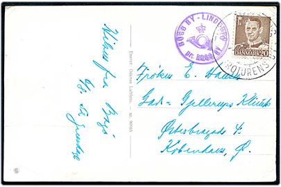 20 øre Fr. IX på brevkort (Havneparti fra Bogø med færge) annulleret Nykøbing F. d. 6.8.1952 og sidestemplet med posthornstempel BOGØ BY - LINDEBRO pr. BOGØ BY til København. Fold.
