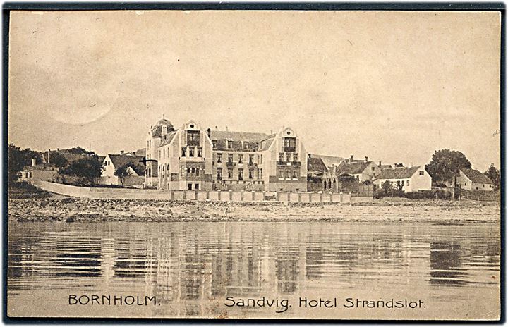 7 øre Chr. X på brevkort (Sandvig, Hotel Strandslot) annulleret med brotype IIIb Rø d. 17.7.1919 til København.