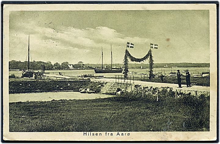 5 øre og 10 øre Bølgelinie på brevkort (Hilsen fra Aarø) annulleret med sjældent brotype IIb stempel Aarøsund Havn d. 25.5.1923 og sidestemplet Assens d. 25.5.1923 til Nykøbing F.