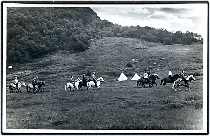 70 aur Håndskrifter (2) på brevkort (Islandske heste) fra Reykjavik d. 25.?.1958 til København, Danmark.