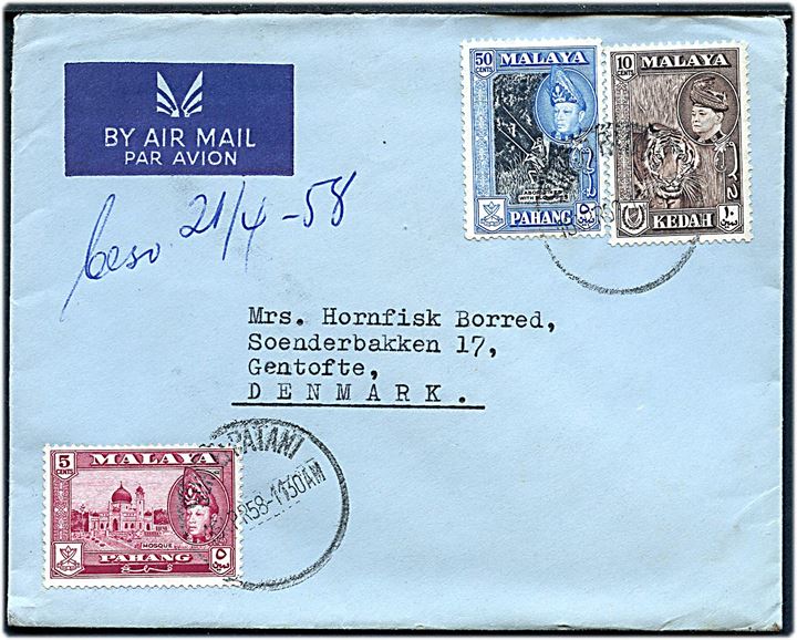 Malaya 10 c. Kedah, 5 c. og 50 c. Pahang udgaver på luftpostbrev fra Gurkha depot i Sungei Patani, Kadah d. 16.4.1958 til Gentofte, Danmark.