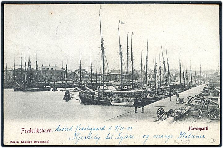 5 øre Våben på brevkort (Frederikshavn havn) annulleret med stjernestempel KVISSEL og sidestemplet bureau Aalborg - Frederikshavn T.969(?) d. 7.11.1905 til Charlottenlund.