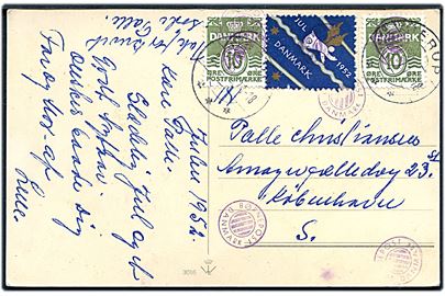10 øre Bølgelinie (2) og Julemærke 1952 på julekort fra Jerup d. 22.12.1952 til København. Violet stempel Børnepost / Danmark.