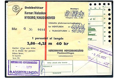 Danske Statsbaner billet og pladsreservation for dobbelttur over Storebælt med 1 personbil. Stemplet Københavns Hovedbanegård Pladsbestillingen d. 4.7.1959.