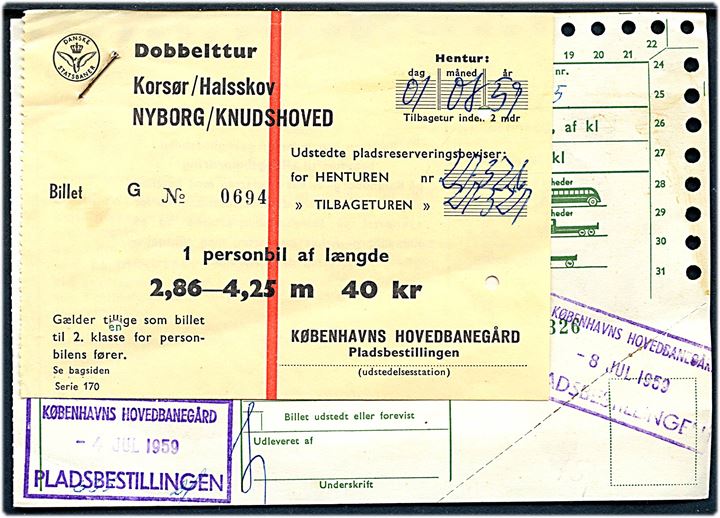 Danske Statsbaner billet og pladsreservation for dobbelttur over Storebælt med 1 personbil. Stemplet Københavns Hovedbanegård Pladsbestillingen d. 4.7.1959.