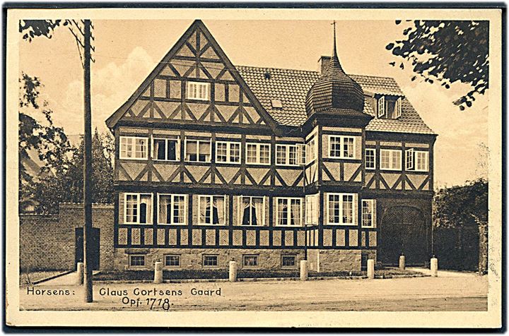 5 øre Chr. X på brevkort (Horsens, Claus Cortsens Gaard) annulleret med bureaustempel Fredericia - Aalborg T.932 d. 8.7.1915 til Odense.