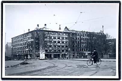 København, Shellhuset nedbrændt efter Royal Air Force angrebet d. 21.3.1945. Foto 5½x9½ cm.