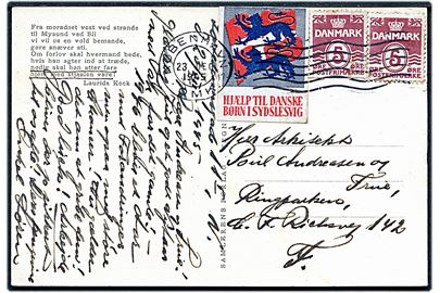 5 øre Bølgelinie (2) med spor efter automatafskæring og Hjælp til danske Børn i Sydslesvig mærkat på brevkort (900 Dronning Tyre bygger Dannevirke) sendt lokalt i  København d. 23.12.1945.