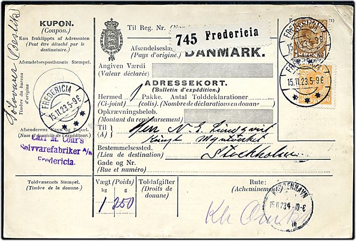30 øre og 1 kr. Chr. X på internationalt adressekort for pakke fra Fredericia d. 15.11.1923 til Stockholm, Sverige.