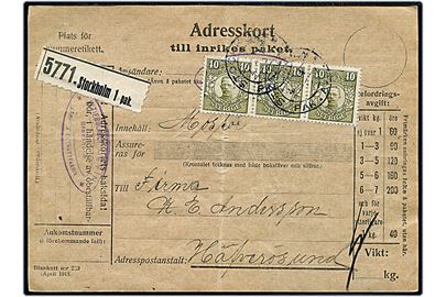 40 öre Gustaf i vandret 3-stribe på adressekort for pakke fra Stockholm d. 4.10.1918 til Höfverösund. Lodret fold gennem et mærke.