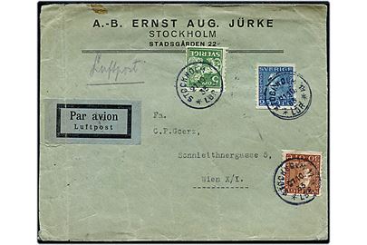5 öre Løve, 25 öre og 30 öre Gustaf på luftpostbrev fra Stockholm d. 21.10.1933 via Berlin-Sassnitz Bahnpost og Berlin til Wien, Østrig.