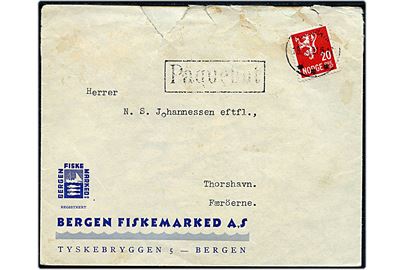 Norsk 20 øre Løve på skibsbrev fra Bergen annulleret med brotype IIIc Thorshavn d. 18.3.1939 og sidestemplet Paquebot til Thorshavn, Færøerne. Urent åbnet i toppen.