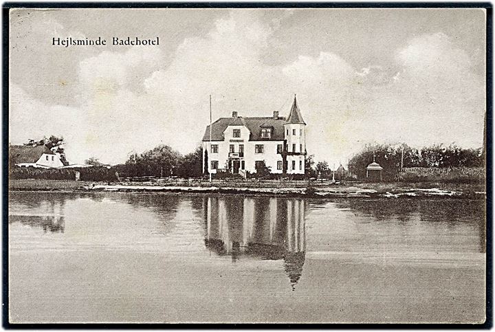10 øre Chr. X 60 år (rift) på brevkort (Hejlsminde Badehotel) annulleret med bureaustempel Kolding - Hejlsminde T.3 d. 28.7.1931 til Odense.