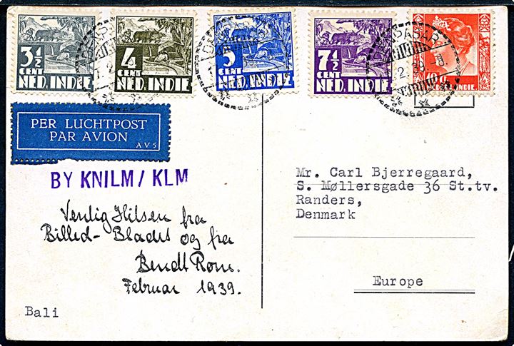 Hollandsk Indien 30 c. blandingsfrankeret KLM/Billed Bladet flyvnings-brevkort (Kastrup til Sydney) fra Den Pasar på Bali d. 17.2.1939 til Randers, Danmark. Hilsen fra journalisten Bendt Rom.