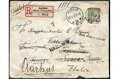 70 øre Chr. X single på anbefalet brev fra Aarhus *B.* d. 28.4.1922 til Taormina, Italien - eftersendt flere gange og endelig returneret til Aarhus. Nusset.