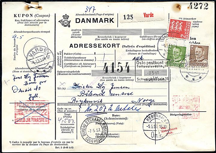 115 øre, 20 øre Fr. IX og 2 kr. Rigsvåben på internationalt adressekort for pakke fra Varde d. 4.5.1951 til Røykenvik, Norge.
