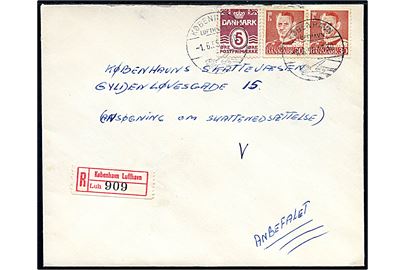 5 øre Bølgelinie og 30 øre Fr. IX (par) på anbefalet brev stemplet København Lufthavn d. 1.6.1955 til København V.