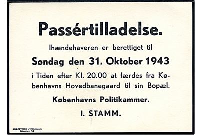 Passertilladelse fra Københavns Politikammer til at færdes fra Københavns Hovedbanegaard til bopæl d. 31.10.1943.